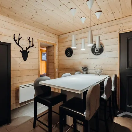 Cozy Near The Center Apartment *